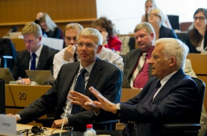 Экс-депутат: Кариньш - временный губернатор господина Трампа в Латвии