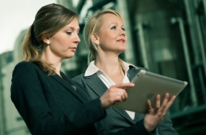 «Обратная сторона #MeToo»: бизнесмены боятся деловых встреч с женщинами