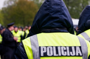 Полицейский сел за руль в пьяном виде и вызвал аварию