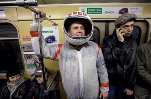 Необычные и странные пассажиры в метро (21 фото)