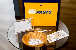 Latvijas Pasts: пенсионеры ждут наших почтальонов с пирогами и чаем