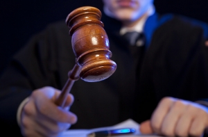 Автору петиции про присоединение Латвии к США оплатят адвоката