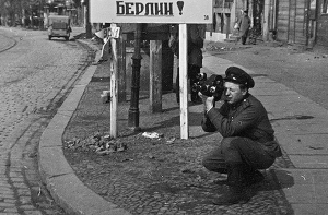 Умер снявший водружение знамени Победы над Рейхстагом оператор