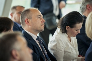 Парадниекс сможет зарабатывать 2000 евро на посту советника премьера