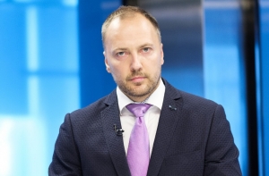 ВИДЕО: на «ВЭФовском» мосту перевернулся автомобиль