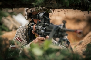 Кража в латвийской армии: офицеры попались на продаже оружия