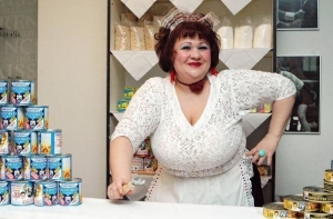 Безумные фото продавщиц из продуктовых