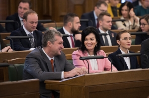 Министр благосостояния Петравича будет «подрабатывать» депутатом