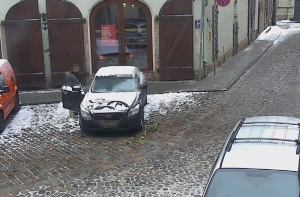 В Старой Риге водитель Infiniti снял с автомобиля блокиратор и уехал