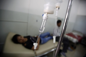 «Мама, спаси!»: в Даугавпилсе врачи связали ребенка, чтобы поставить катетер