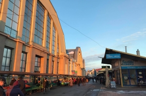 «Это для Гуливера?»: прилавки на рынке слишком высокие для инвалидов