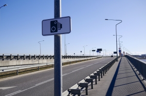 На дорогах Латвии появятся муляжи фоторадаров