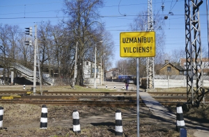 Золитуде: у железной дороги сбит человек, поезда опаздывают