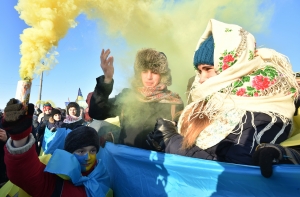 Из-за высоких тарифов киевляне вынуждены греться кирпичами