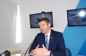 Домбровский назвал коалицию тепличной с «ни бе, ни ме» политиками