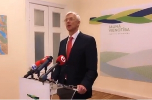 Будущий премьер Латвии без «шпаргалки» не смог назвать приоритеты работы