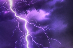 Зафиксирована первая в этом году молния