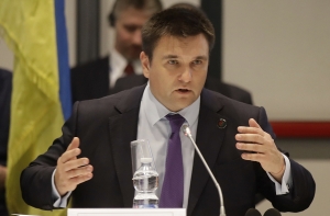 Климкин призвал совсем запретить въезд на Украину мужчинам из России