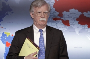 5000 солдат - в Колумбию: СМИ гадают о значении надписи в блокноте американского советника