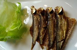 Не яйцом единым: Рижские шпроты хотят побить рекорд в Instagram