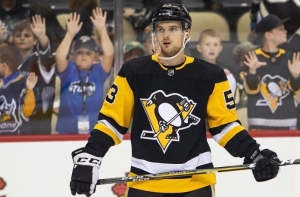 В НХЛ дебютировал ещё один латвийский хоккеист