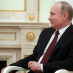 В России начали продавать духи с Путиным