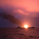 У Керченского пролива горят два судна: 10 человек погибли