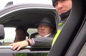 Кевин Спейси нарушил закон по дороге из суда