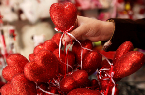 «Вычеркнуть этот день»: латвийцы рассказали о желаниях на День св. Валентина