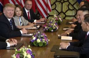 Трамп и Ким Чен Ын отказались от фуа-гра и «разошлись» на два часа раньше