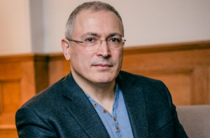 «Он целился ножом мне в глаз»: Ходорковский рассказал о жизни в тюрьме