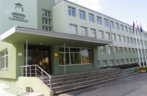 Родители выйдут на акцию протеста против закрытия школы в Елгаве