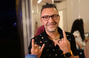 Шнуров написал стих о конфликте Друзя и Бера