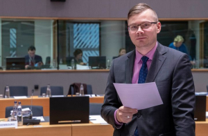 Хватит и трех евро! Иесалниекс против повышения пособий беженцам