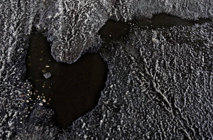 До Лондона и обратно: 5000 км дорог Латвии - в аварийном состоянии