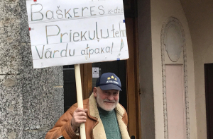 Одиночный пикет: у Минобразования появился протестующий