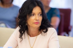 Уличили во лжи? Петравича о «конвертах» на фирме мужа говорит одно, СГД - другое