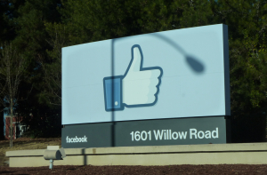 Британия предложила регулировать Facebook ради борьбы с дезинформацией