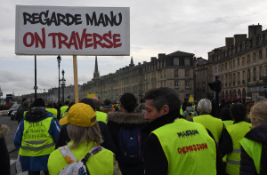 Участнику акции «желтых жилетов» гранатой оторвало кисть руки