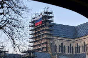 В Солсбери неизвестные вывесили флаг России на соборе