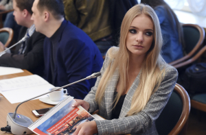 Песков про дочь в Европарламенте: обычная студентка, обычная практика