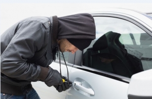 Страховщики: вашу машину могут угнать у всех на глазах