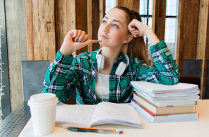 «Пойман на плагиате»: студентам-воришкам предложили выдавать «особые» дипломы