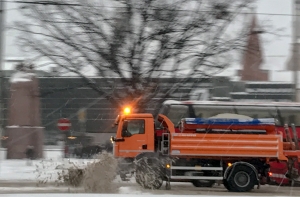 Дождь и снег осложняют передвижение по дорогам