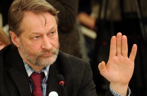 Политолог: санкции - медленное отравление как кирпич в портфеле