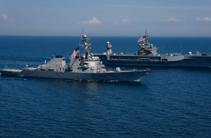 У берегов США столкнулись два корабля американских ВМС