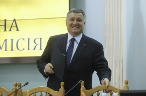 Глава МВД Украины призвал уважать русскоязычных украинцев