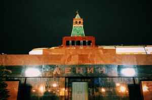 Москвич пытался облить маслом Мавзолей Ленина: «Вставай!»