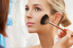 Бьюти-тенденции в повседневном макияже летом 2019