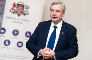 Правозащитник: Шадурскис - аристократ по сравнению с новым министром!